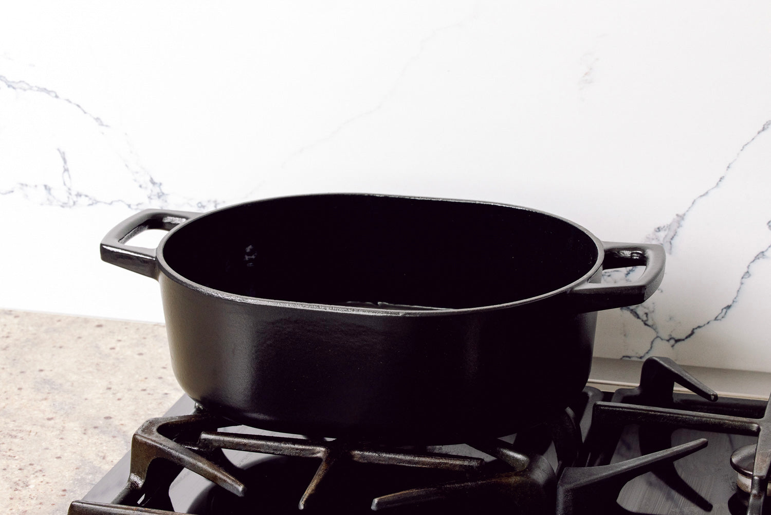 Alva Nori 6 Qt. Oval Dutch Oven